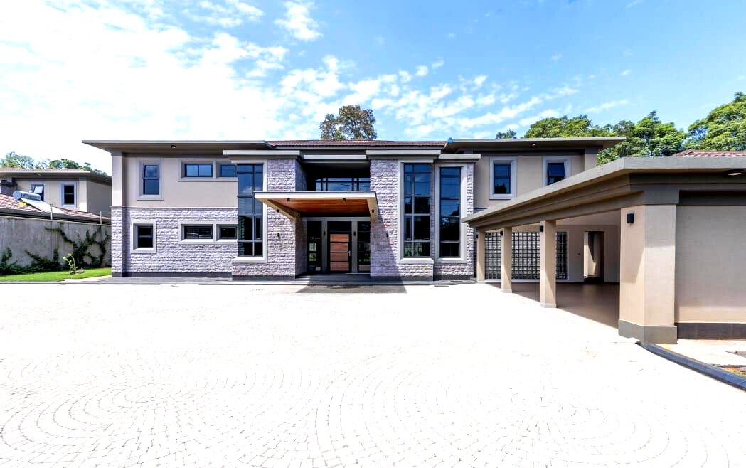 5-Bed Double-Kitchen Townhouse on Half Acre - Muthaiga