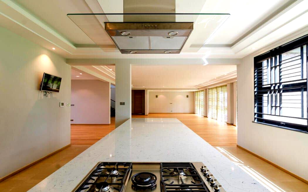 5-Bed Double-Kitchen Townhouse on Half Acre - Muthaiga