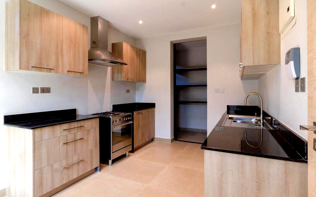 5-Bed Double-Kitchen Townhouse on Half Acre - Muthaiga