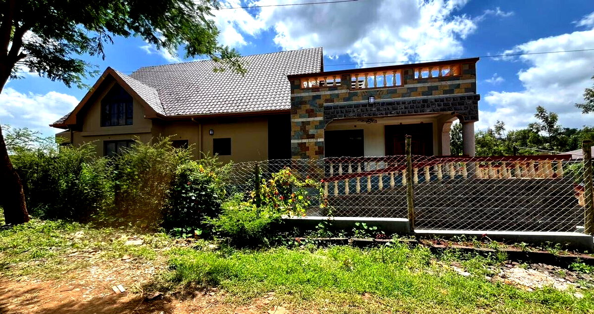 4BR All-Ensuite Townhouse with Wheelchair Access – Kerarapon