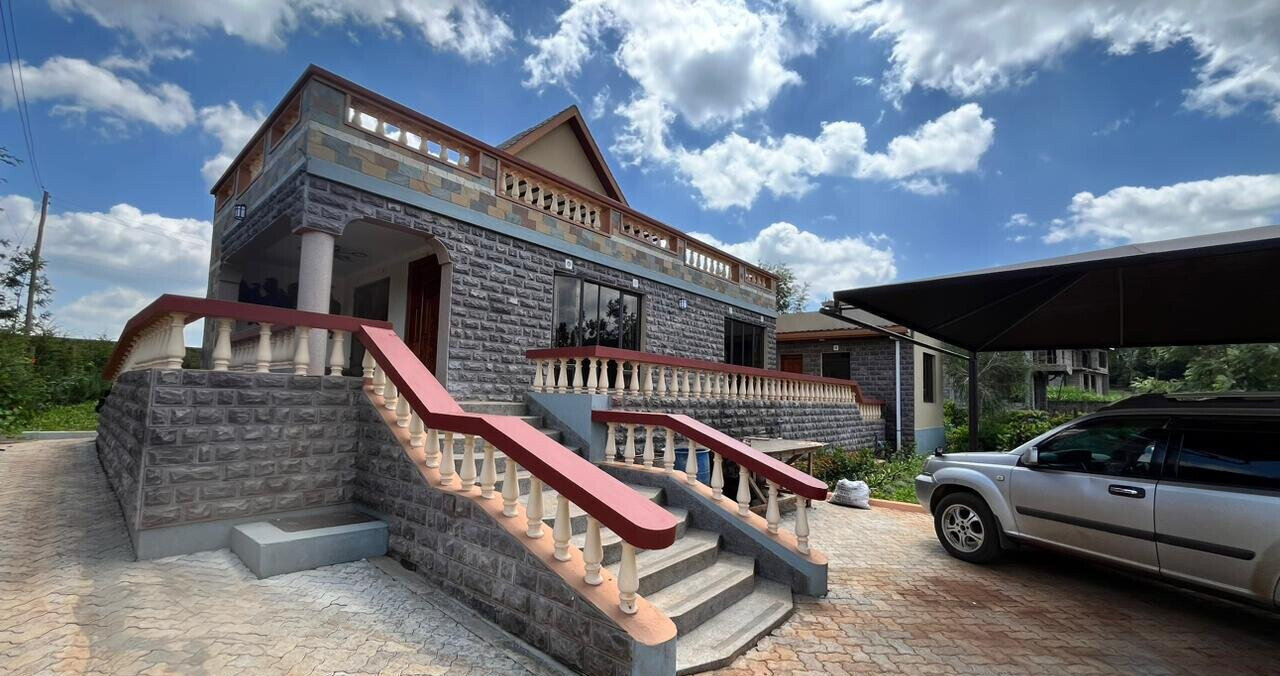 4BR All-Ensuite Townhouse with Wheelchair Access – Kerarapon