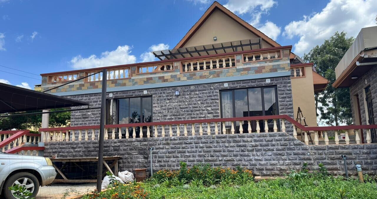4BR All-Ensuite Townhouse with Wheelchair Access – Kerarapon