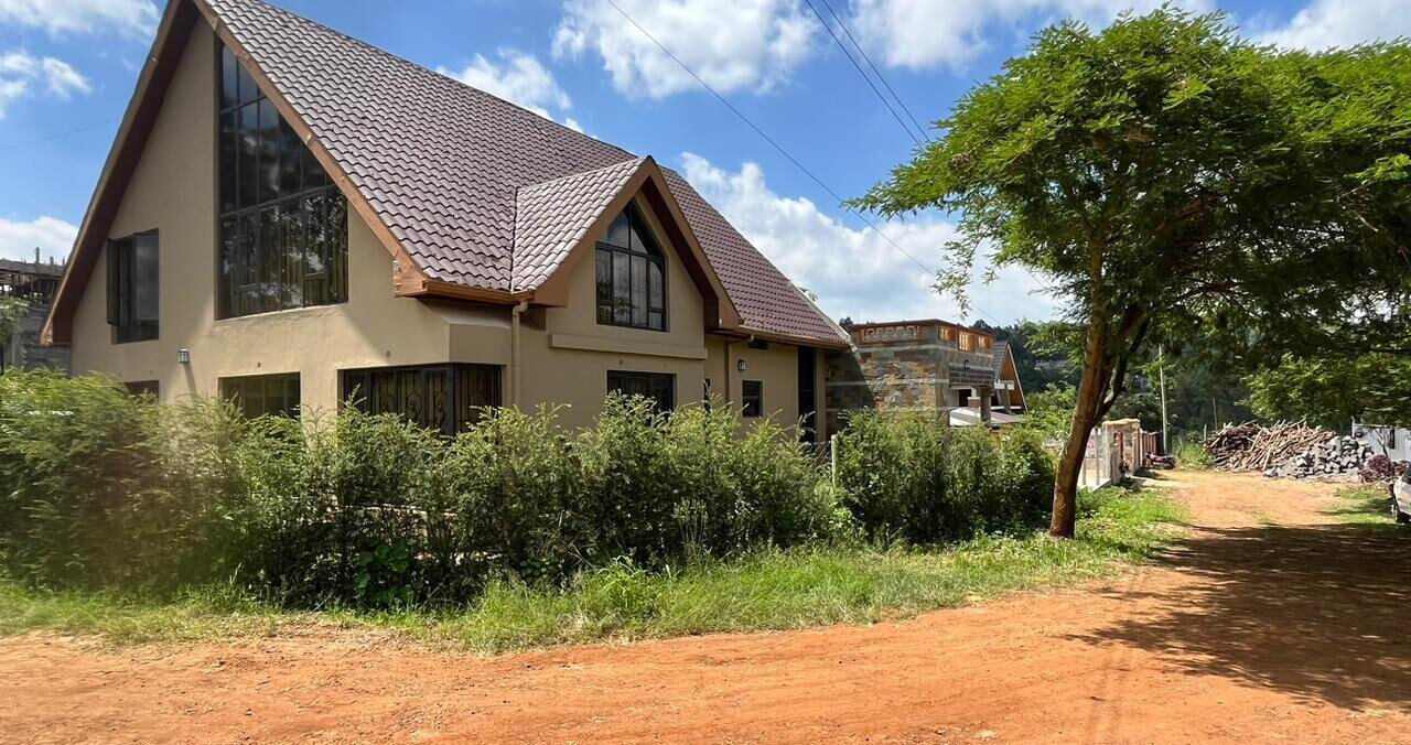 4BR All-Ensuite Townhouse with Wheelchair Access – Kerarapon