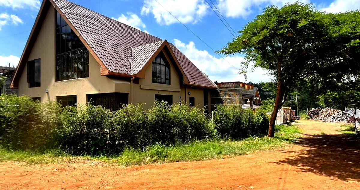 4BR All-Ensuite Townhouse with Wheelchair Access – Kerarapon