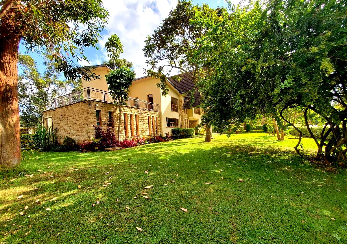 5-Ensuite Townhouse with Lake & Gym – Karen Gated Estate