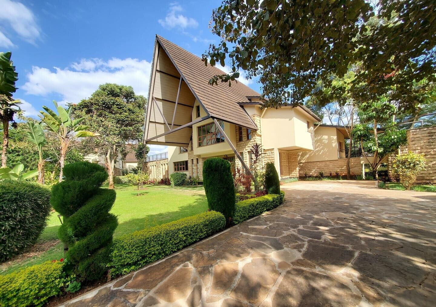5-Ensuite Townhouse with Lake & Gym – Karen Gated Estate