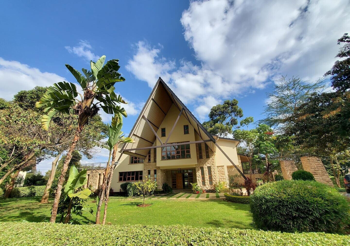 5-Ensuite Townhouse with Lake & Gym – Karen Gated Estate