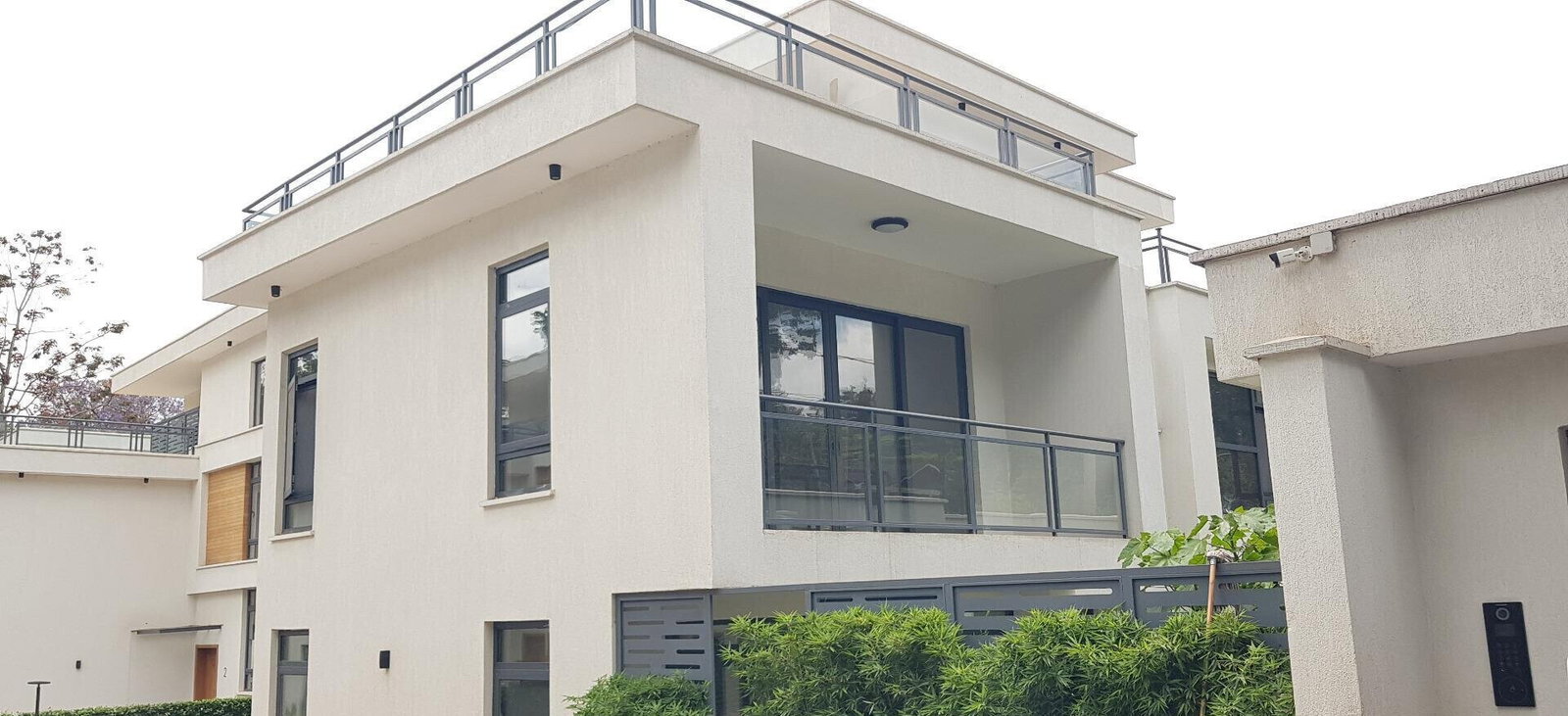 Newly Built 5-Ensuite Townhouse with Rooftop Terrace - Lavington