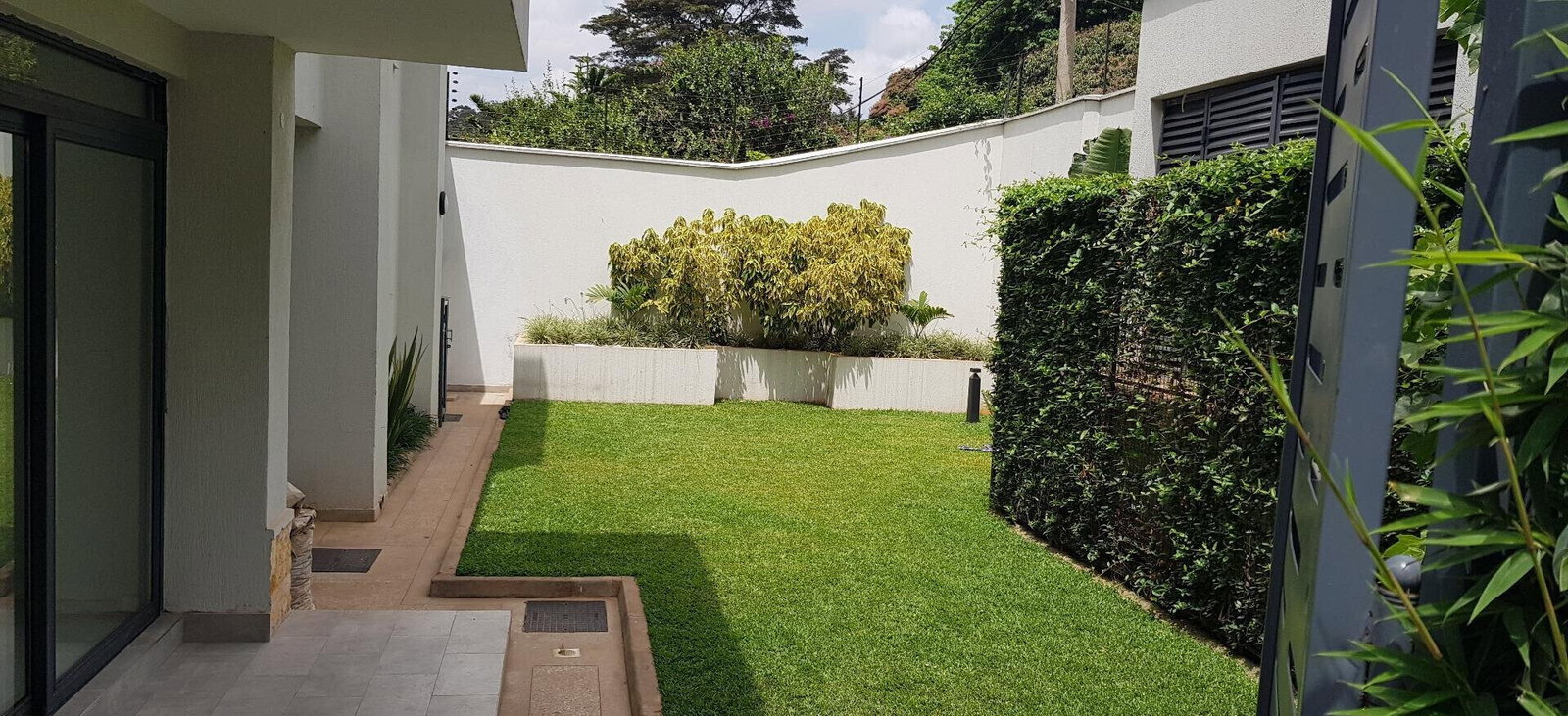 Newly Built 5-Ensuite Townhouse with Rooftop Terrace - Lavington