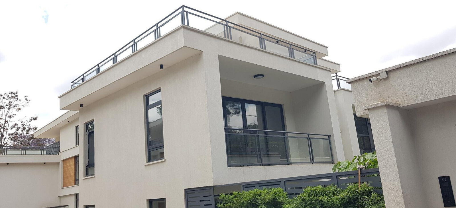 Newly Built 5-Ensuite Townhouse with Rooftop Terrace - Lavington