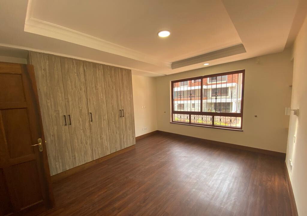5-Ensuite Townhouse with Pool & Garden - Spring Valley