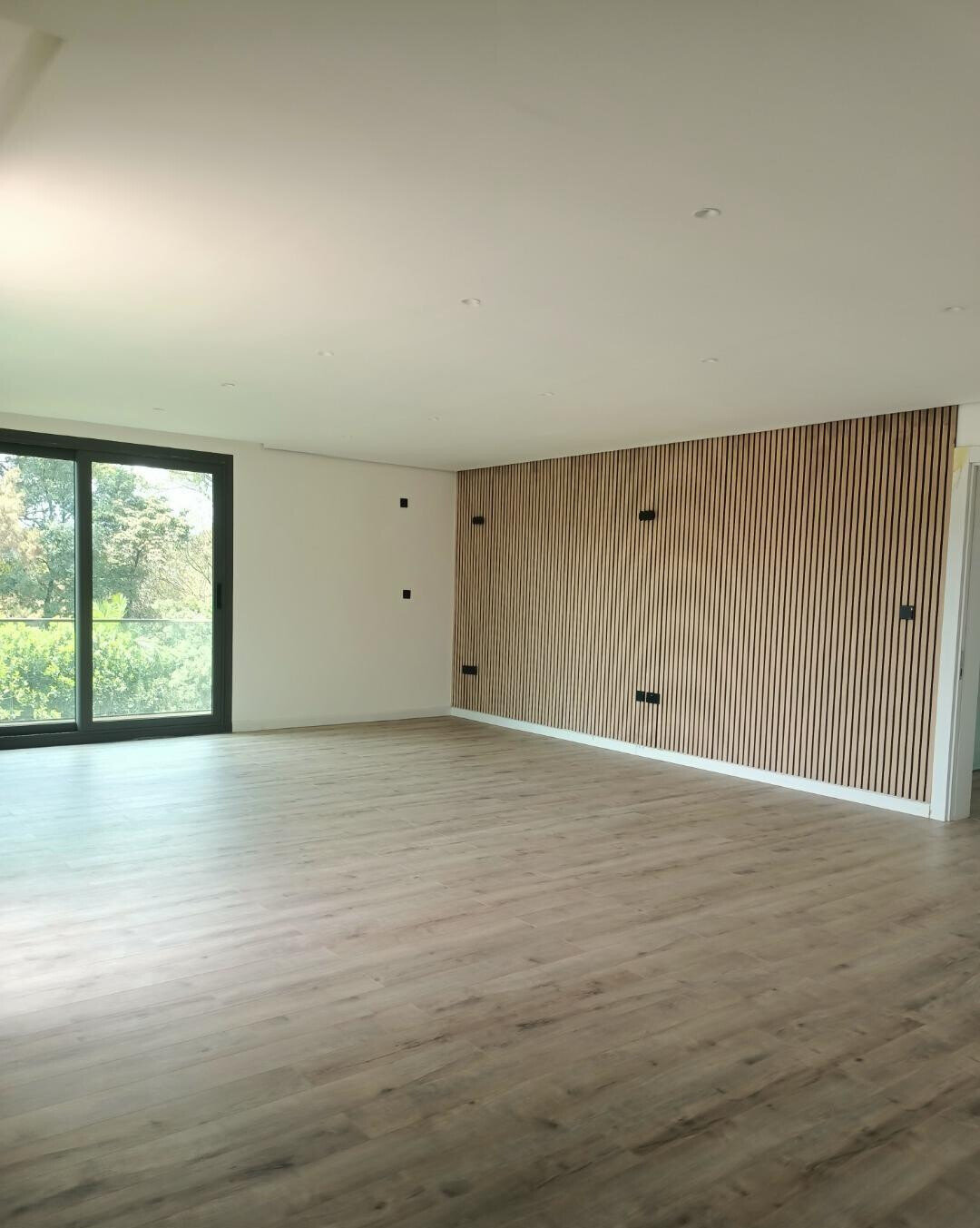 5-Ensuite Townhouse with Fitted Kitchen & Garden - Lavington