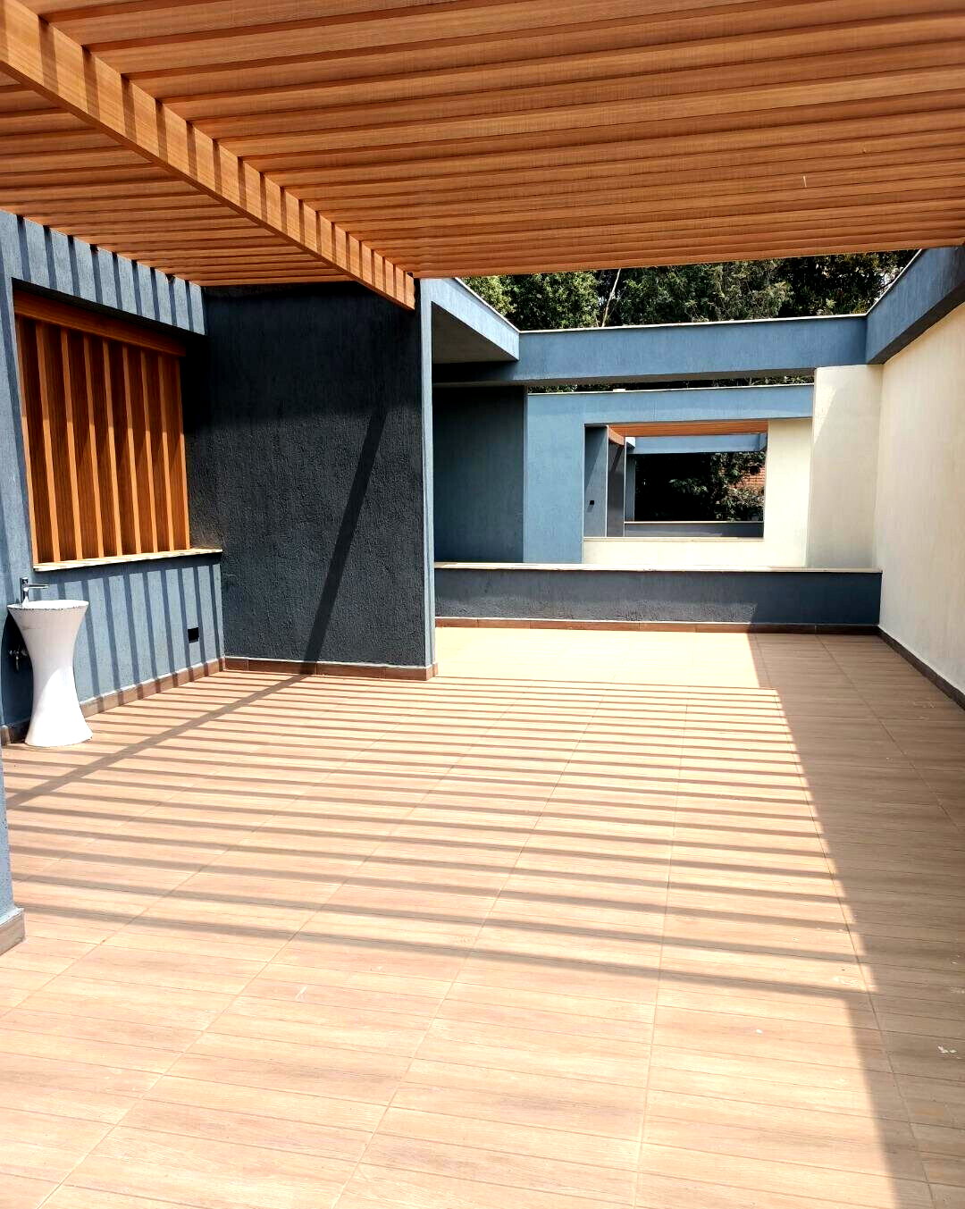 5-Ensuite Townhouse with Fitted Kitchen & Garden - Lavington