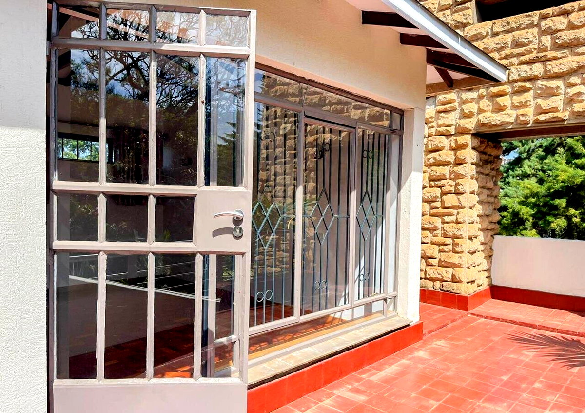 4BR Townhouse with Rooftop Terrace & Jacuzzi - Lavington