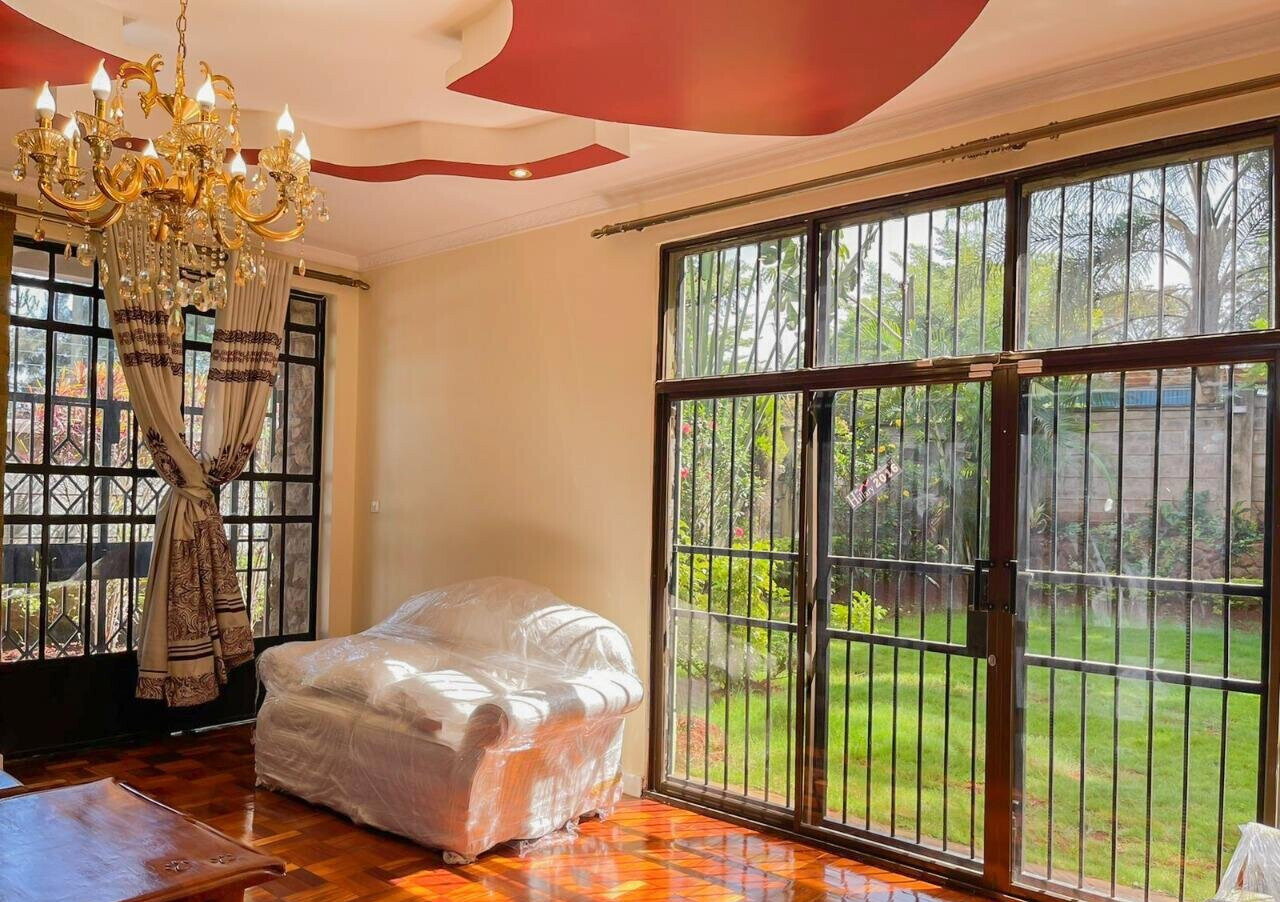 4BR Townhouse with Rooftop Terrace & Jacuzzi - Lavington