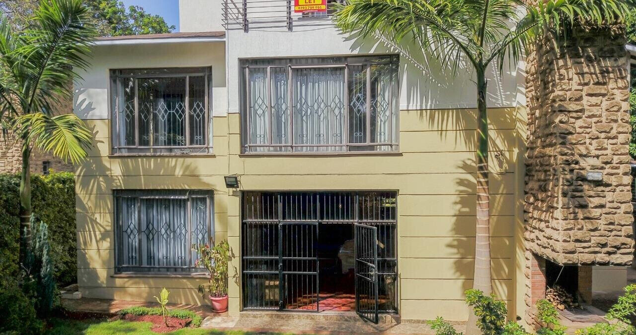 4BR Townhouse with Rooftop Terrace & Jacuzzi - Lavington