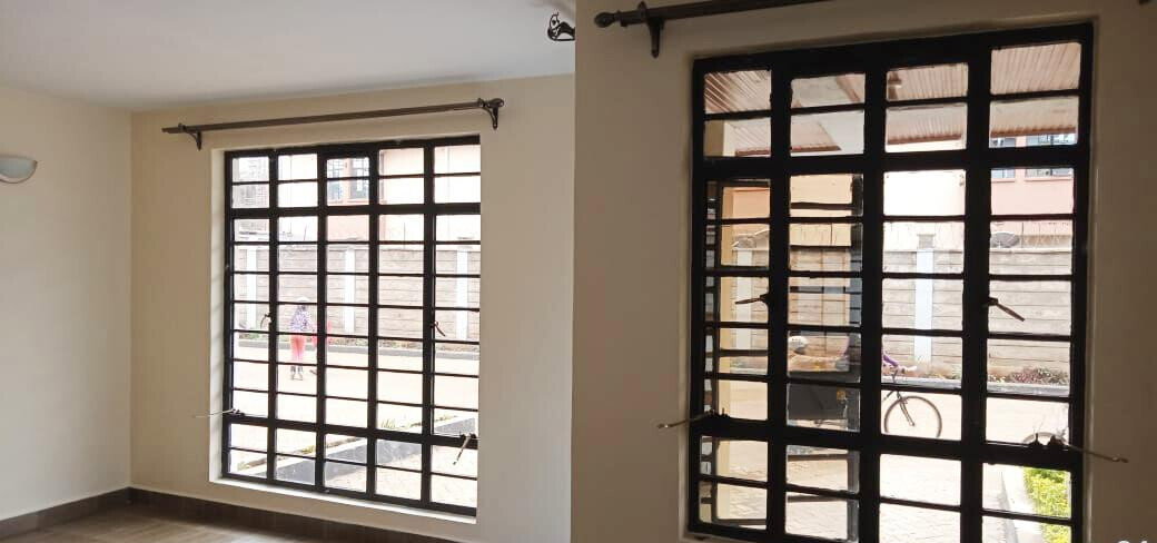 4BR Townhouse with Attic Floor & Solar Water - Thogoto