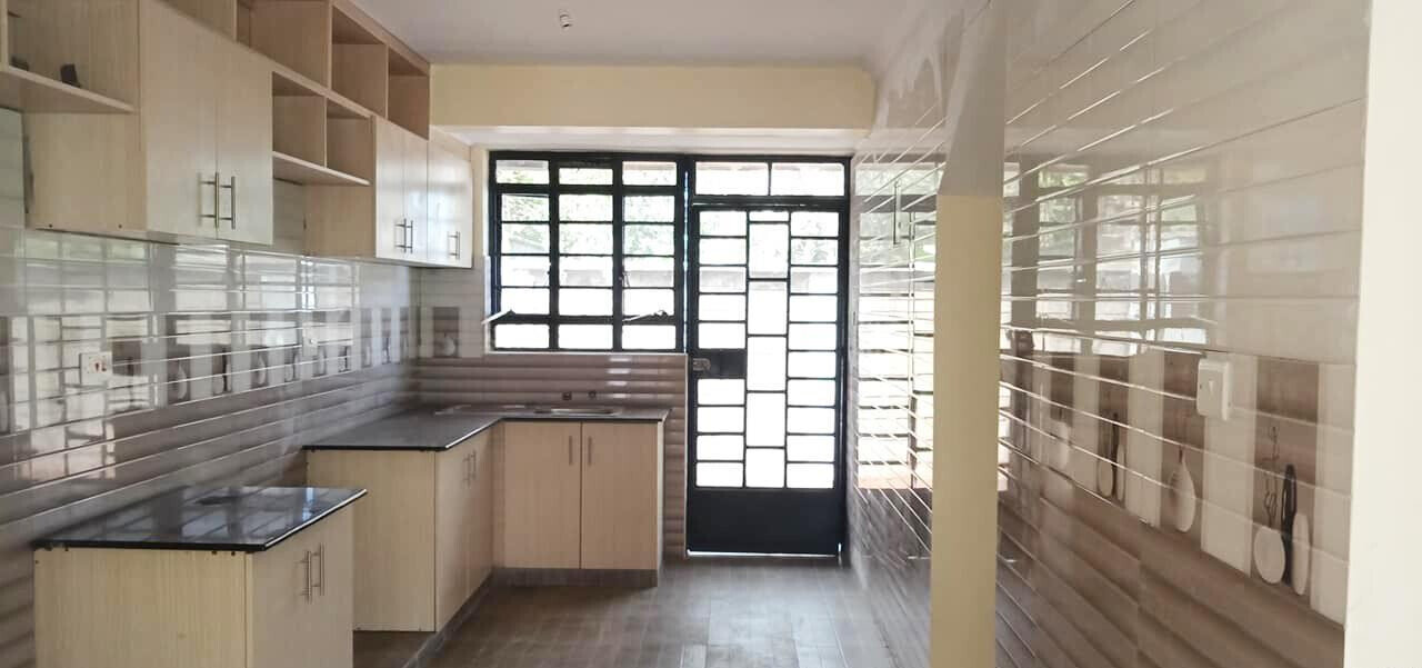 4BR Townhouse with Attic Floor & Solar Water - Thogoto
