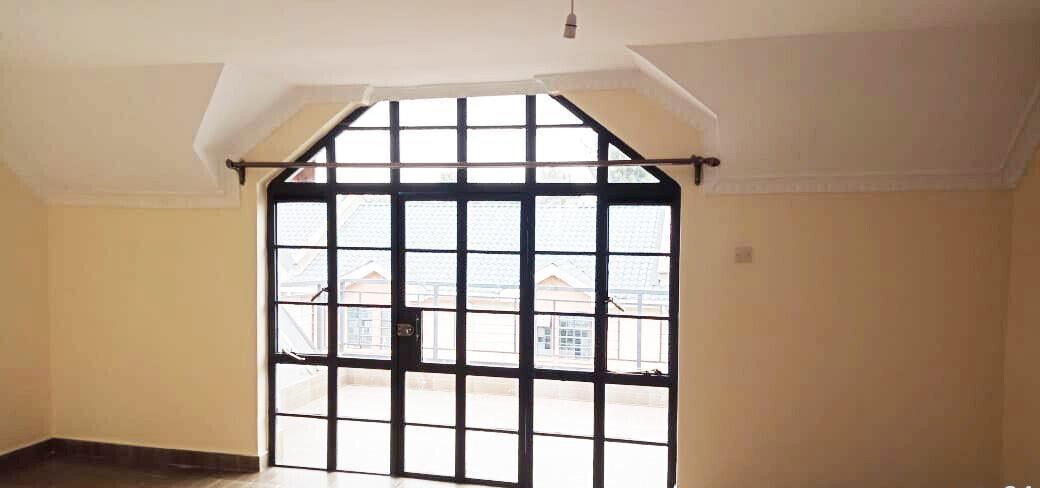 4BR Townhouse with Attic Floor & Solar Water - Thogoto