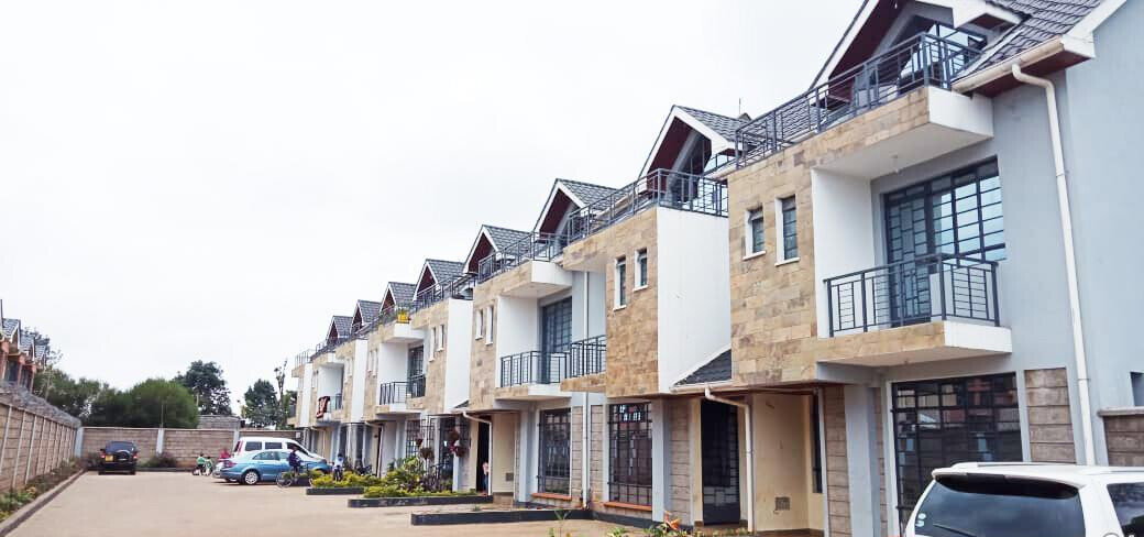 4BR Townhouse with Attic Floor & Solar Water - Thogoto