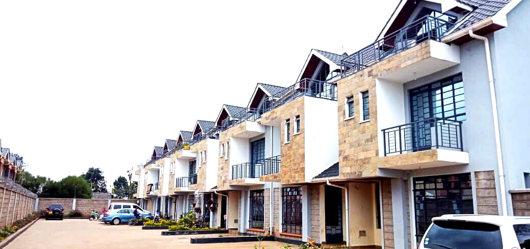 4BR Townhouse with Attic Floor & Solar Water - Thogoto