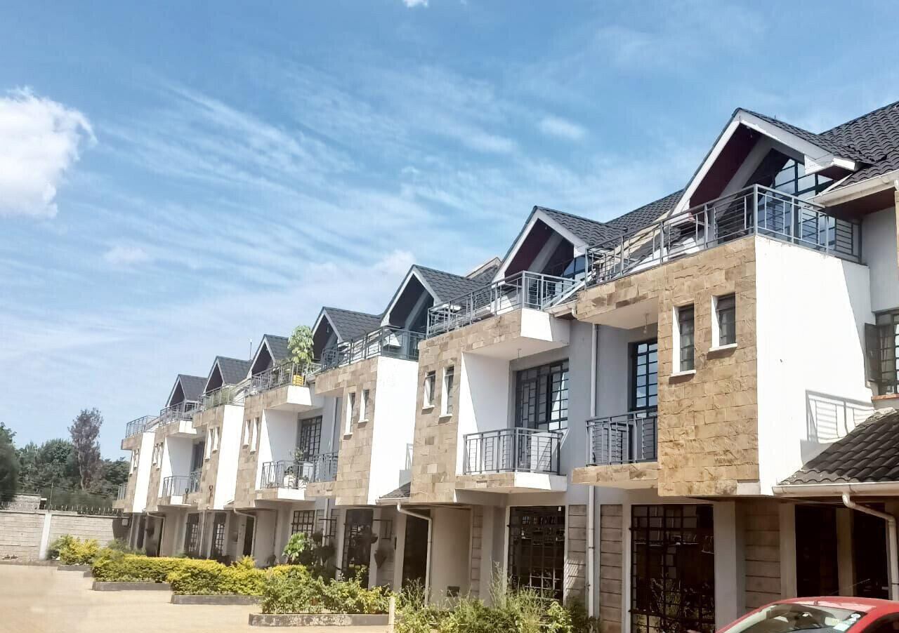 4BR Townhouse with Attic Floor & Solar Water - Thogoto