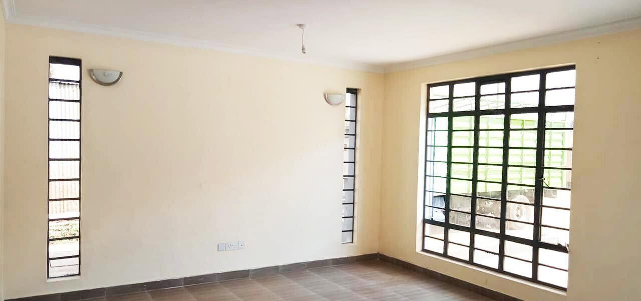 4BR Townhouse with Attic Floor & Solar Water - Thogoto