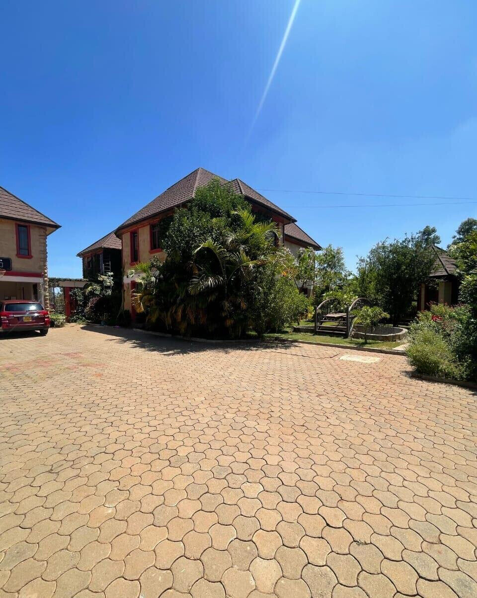 5-Ensuite Townhouse with Guest Wing & Gazebo – Fairacres, Karen