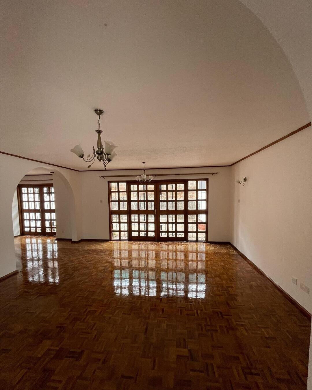 3BR Townhouse with Manicured Garden & DSQ - Kileleshwa