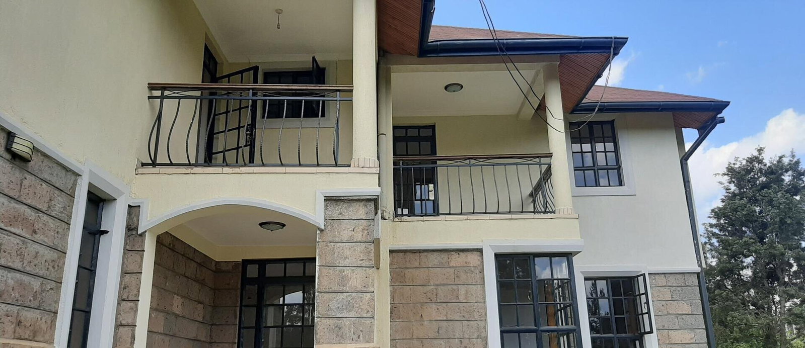 4-Ensuite Townhouse with Gazebo & DSQ – Karen Gated Community