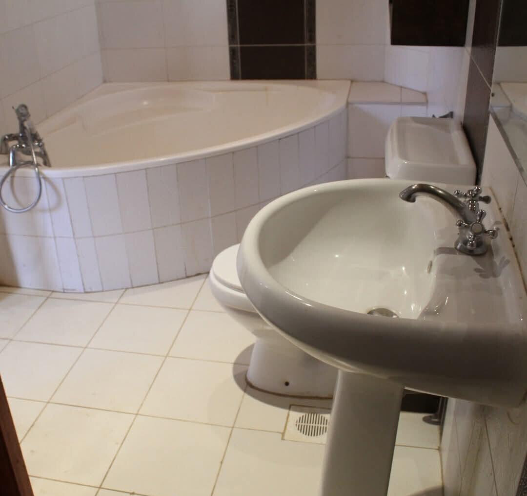 5-Ensuite Townhouse with Private Garden & Breakfast Nook - Lavington