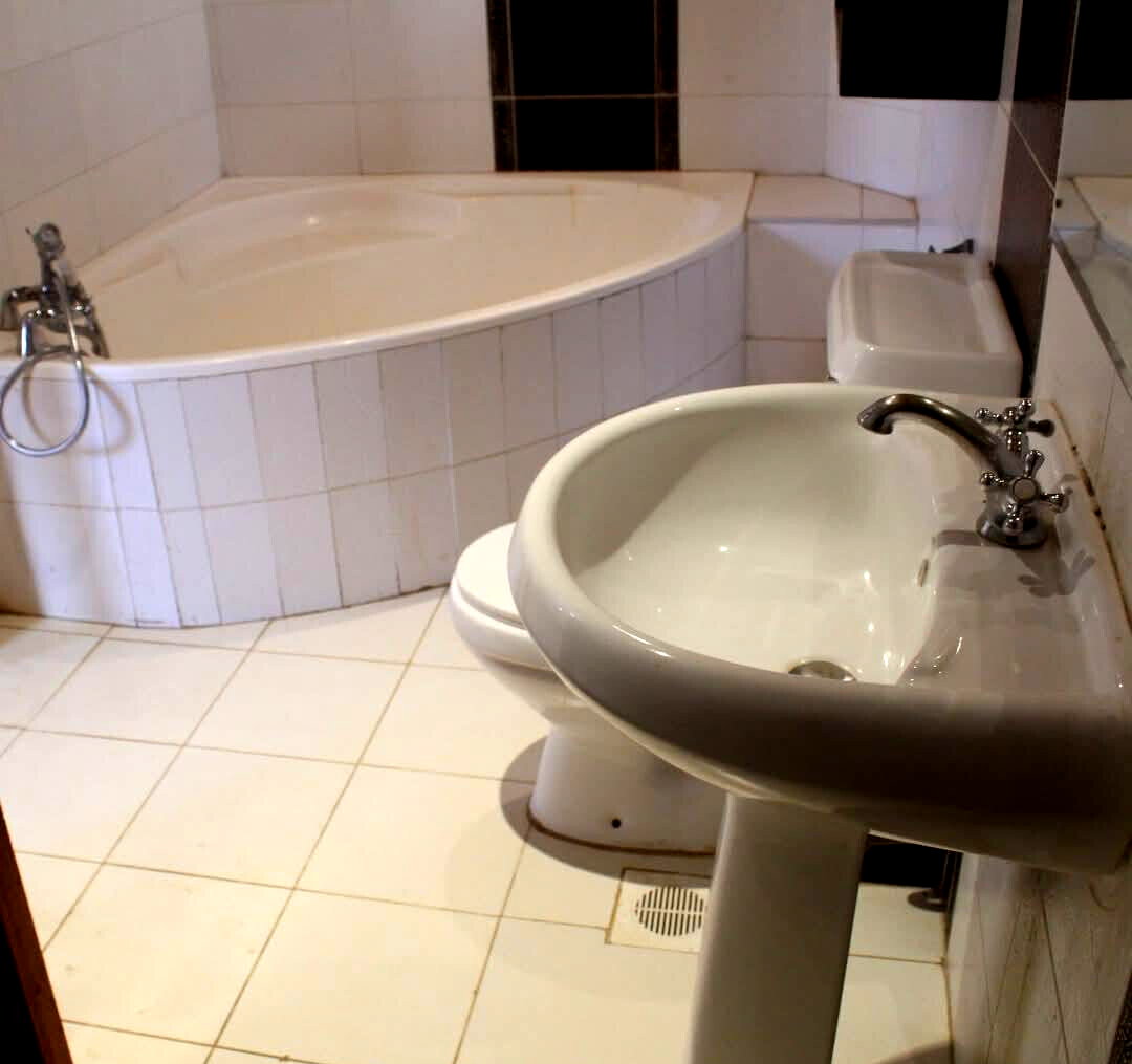 5-Ensuite Townhouse with Private Garden & Breakfast Nook - Lavington