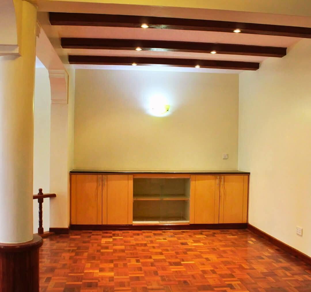5-Ensuite Townhouse with Private Garden & Breakfast Nook - Lavington