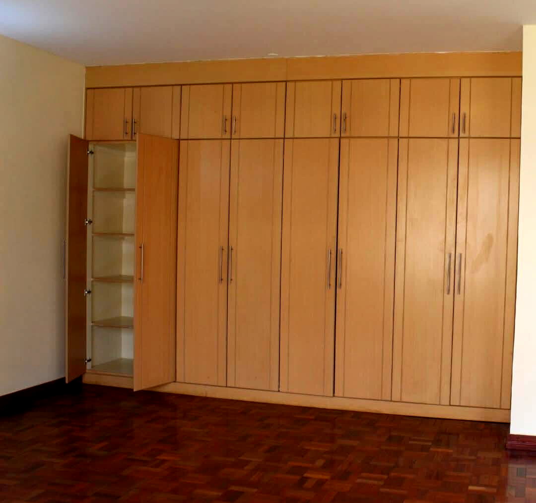 5-Ensuite Townhouse with Private Garden & Breakfast Nook - Lavington