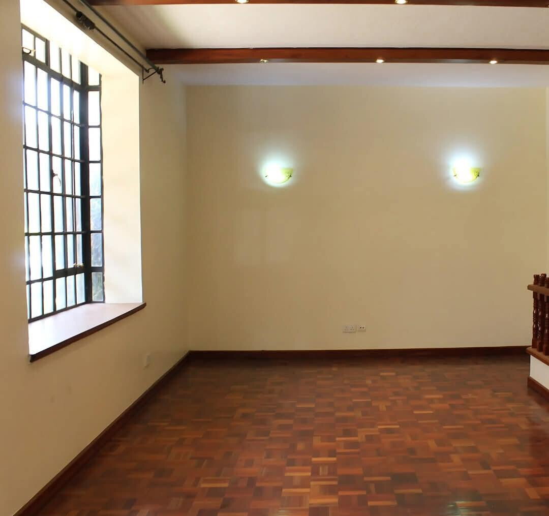 5-Ensuite Townhouse with Private Garden & Breakfast Nook - Lavington