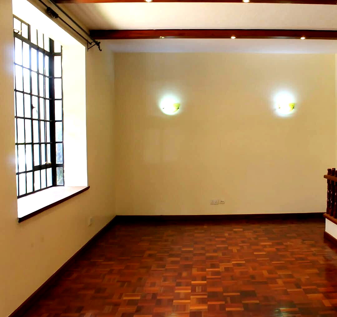 5-Ensuite Townhouse with Private Garden & Breakfast Nook - Lavington