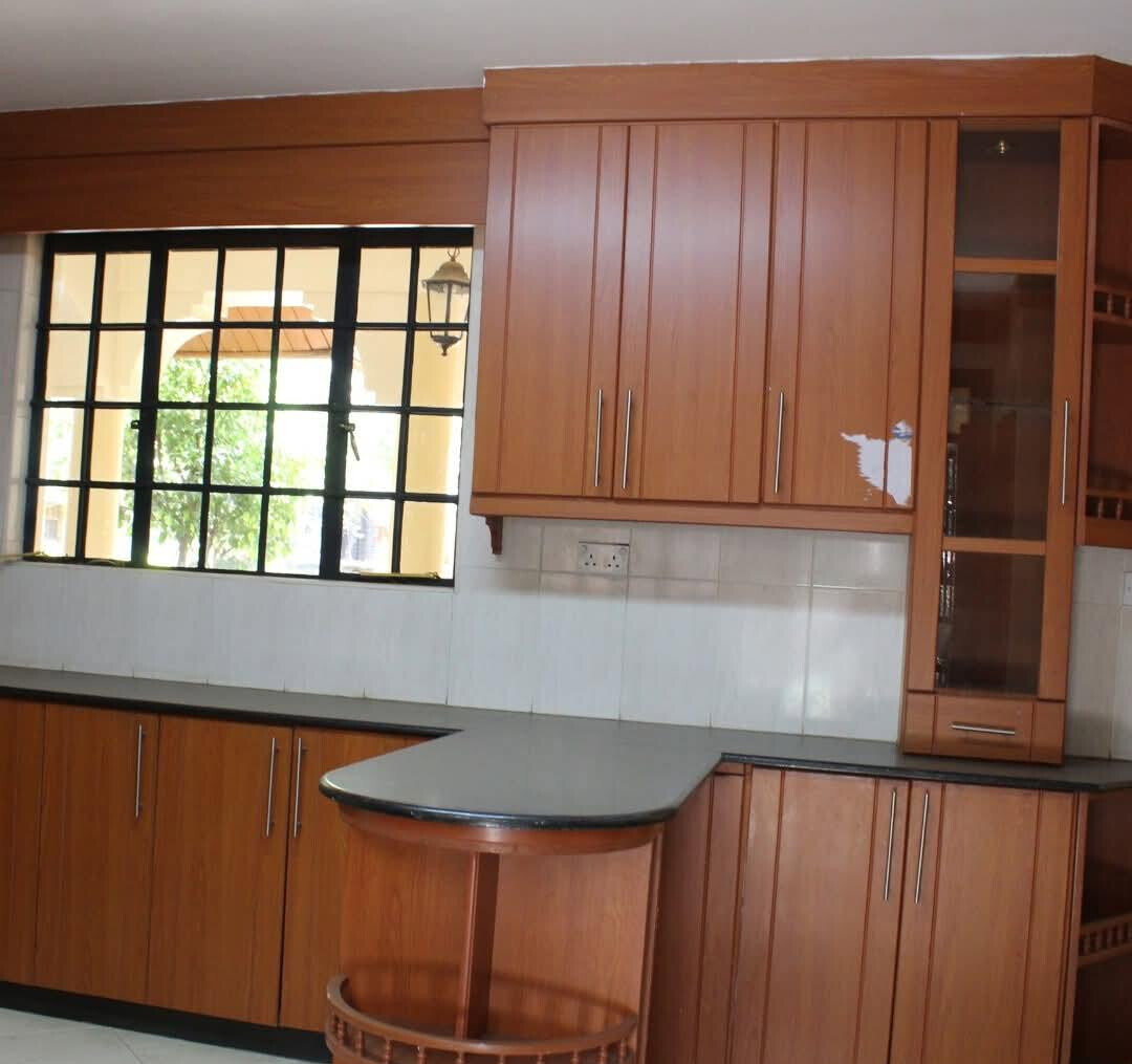 5-Ensuite Townhouse with Private Garden & Breakfast Nook - Lavington