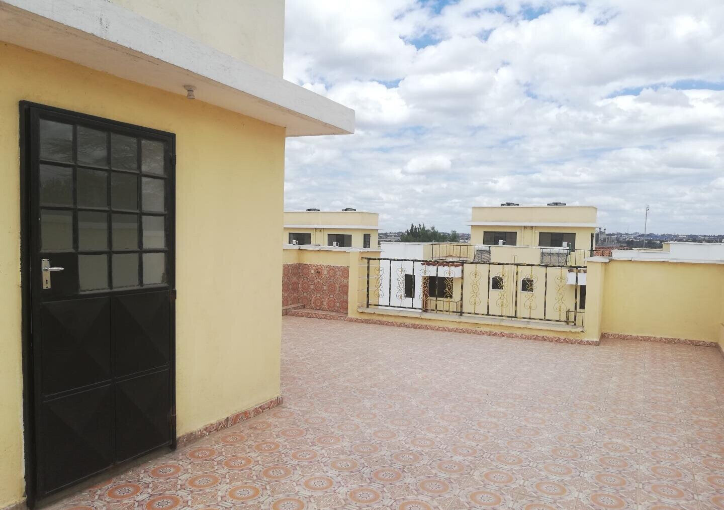 4BR Coastal-Style Townhouse with Rooftop Terrace - Athi River