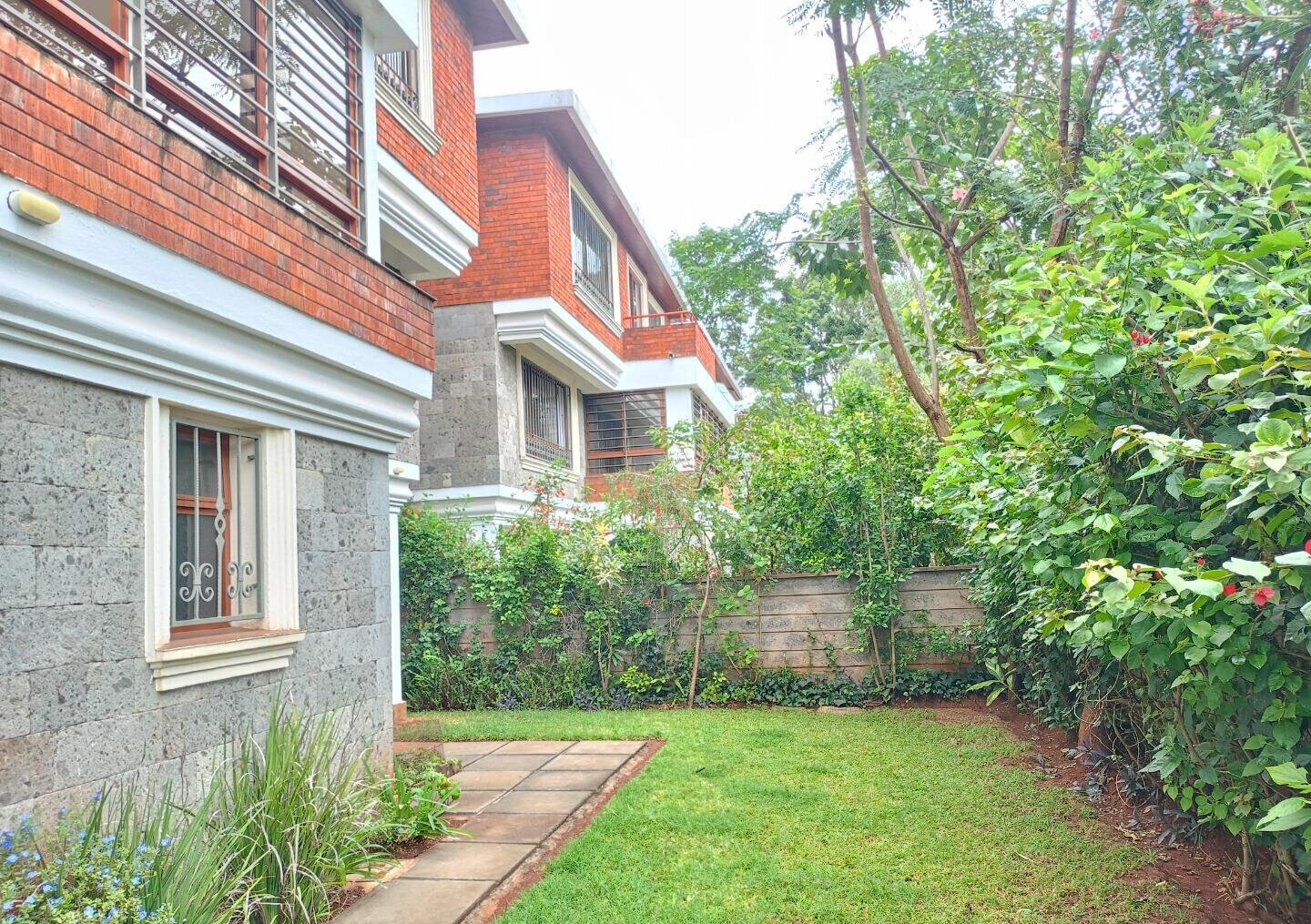 50x100 Townhouse with Garden