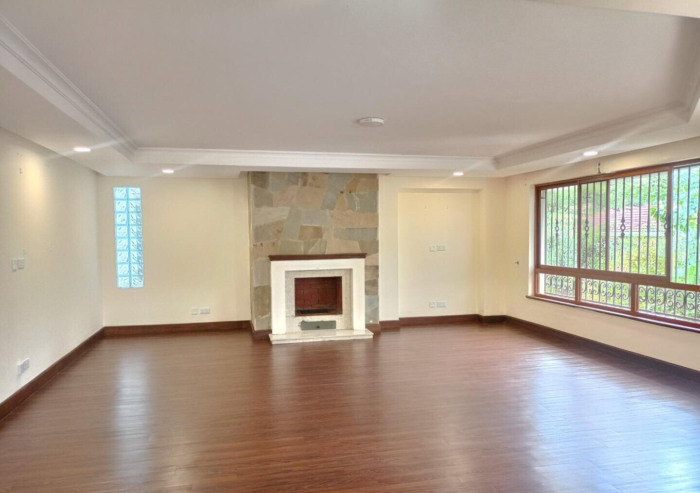 50x100 Townhouse with Garden