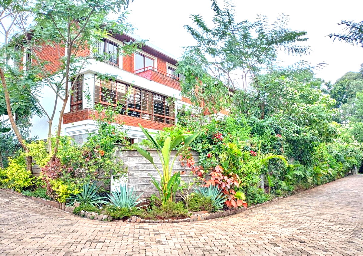 50x100 Townhouse with Garden