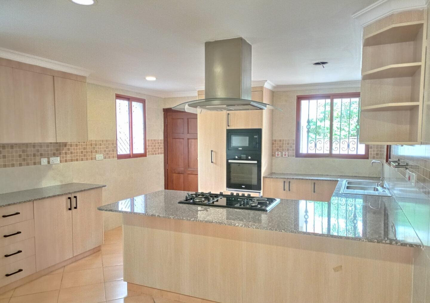 50x100 Townhouse with Garden