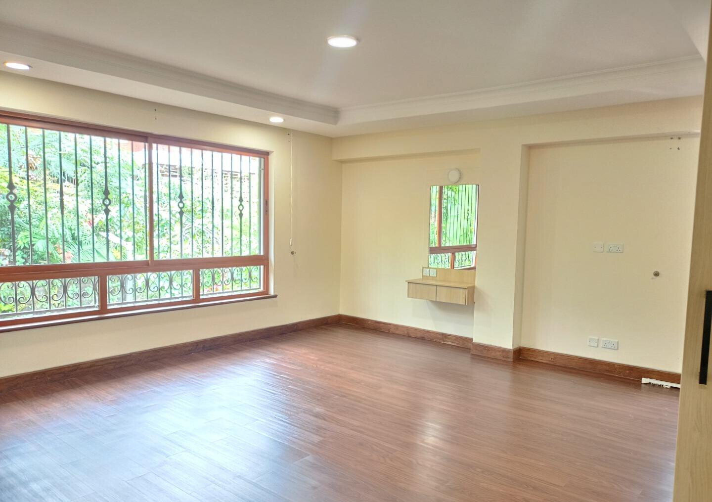 50x100 Townhouse with Garden