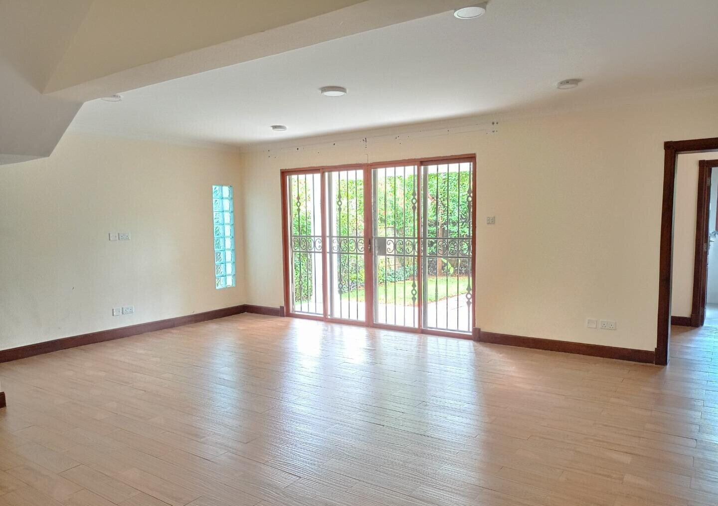 50x100 Townhouse with Garden