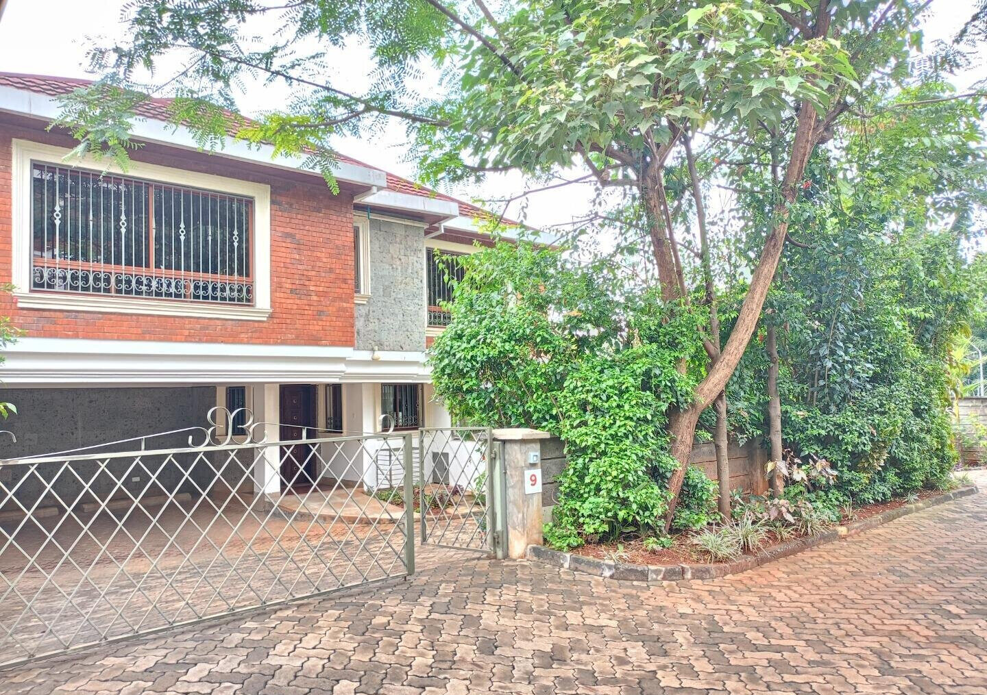 50x100 Townhouse with Garden