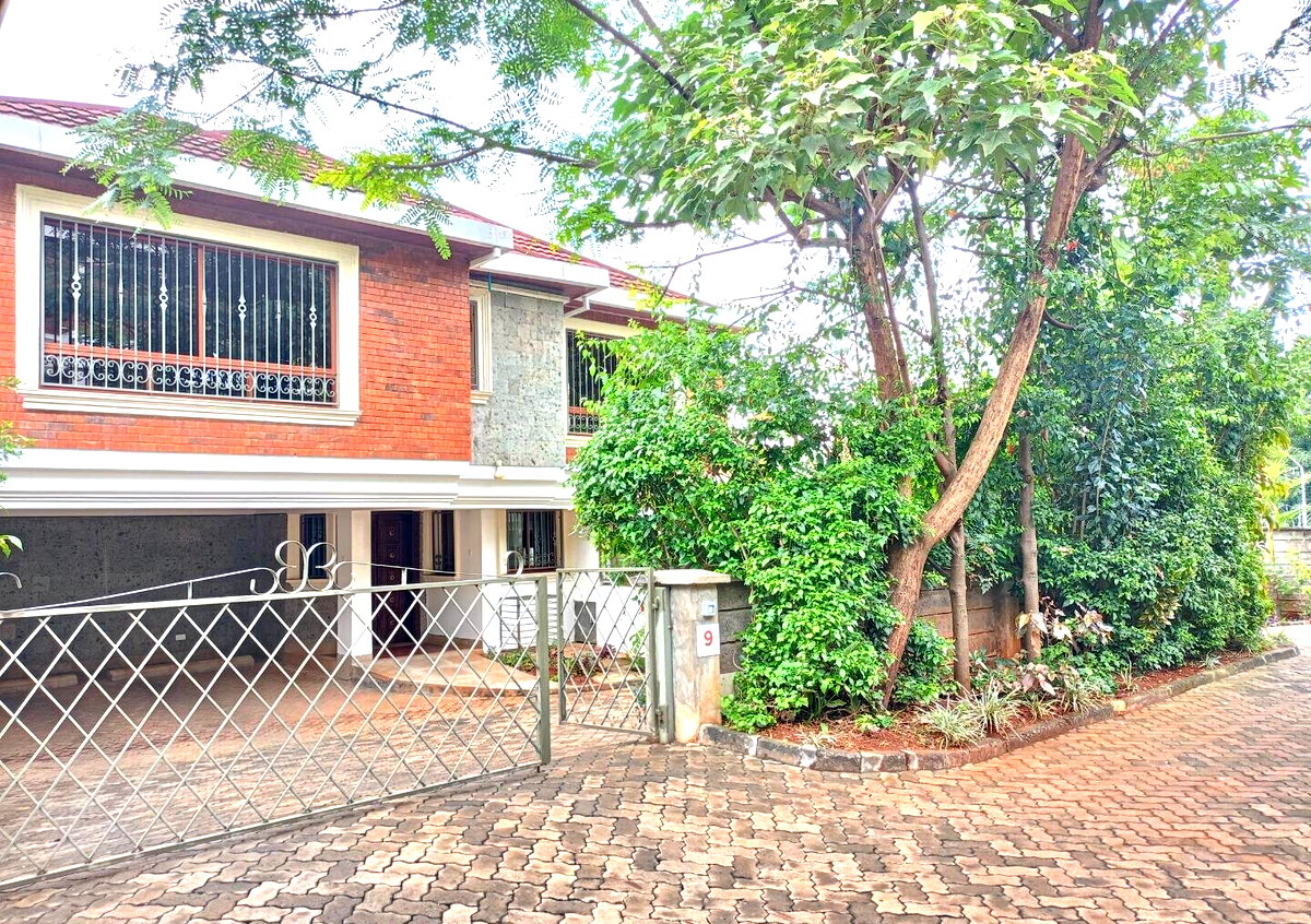 50x100 Townhouse with Garden