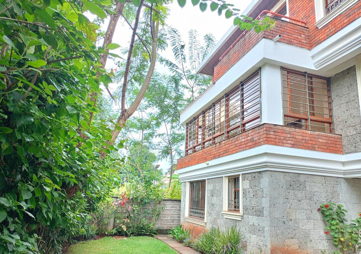 50x100 Townhouse with Garden