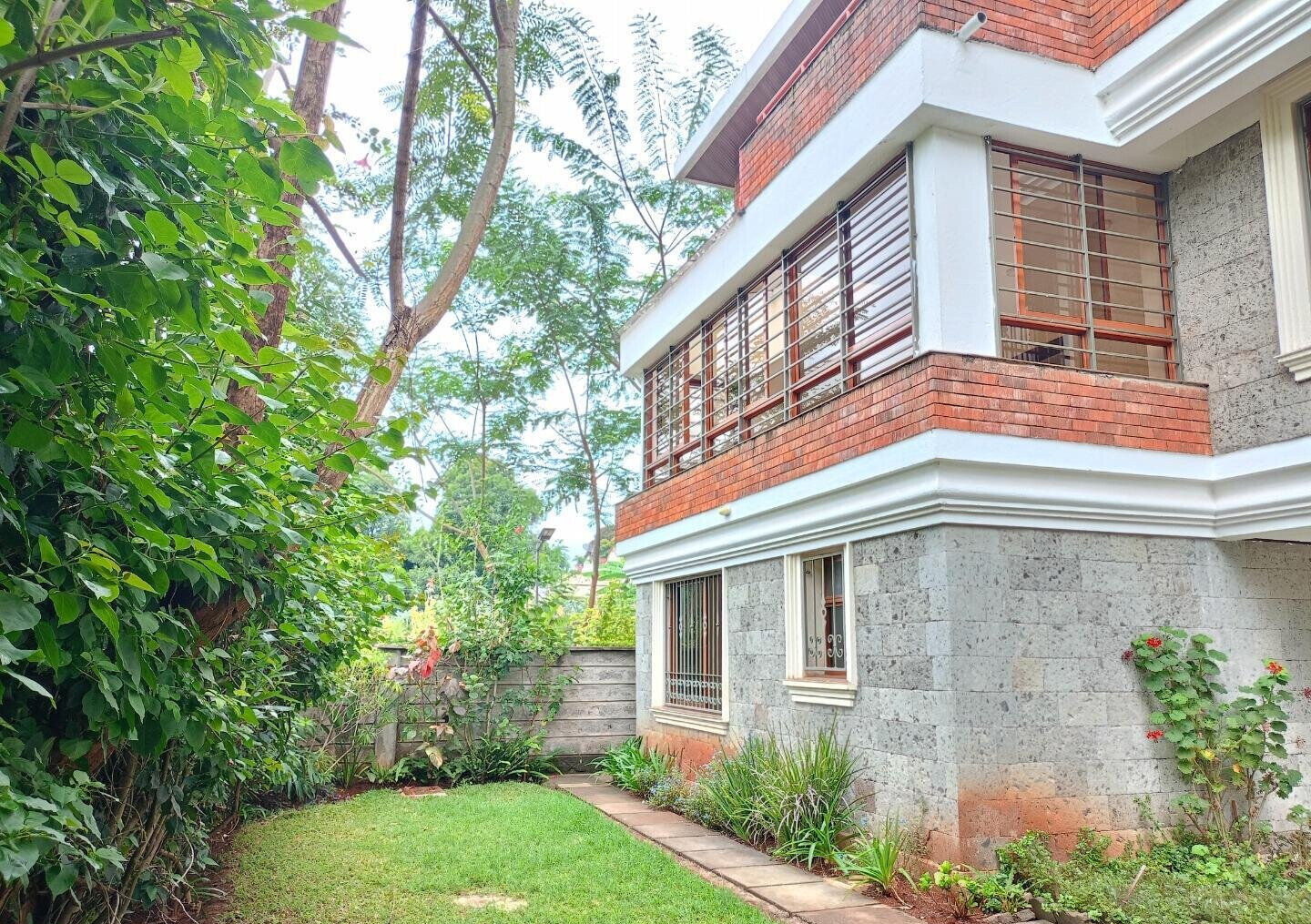50x100 Townhouse with Garden