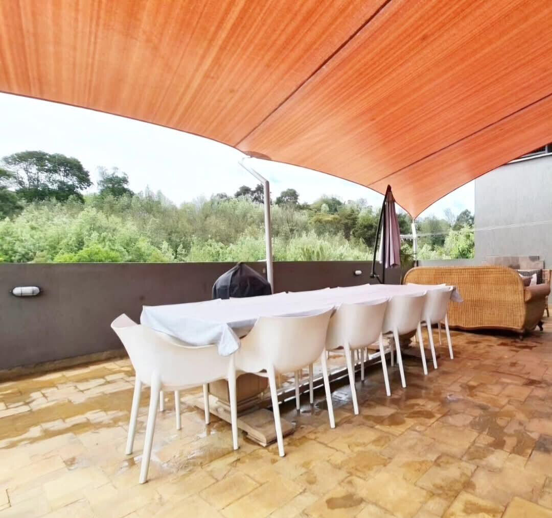 5 En-Suite Townhouse with Fireplace & Private Garden - Kitisuru