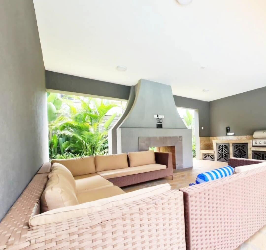5 En-Suite Townhouse with Fireplace & Private Garden - Kitisuru